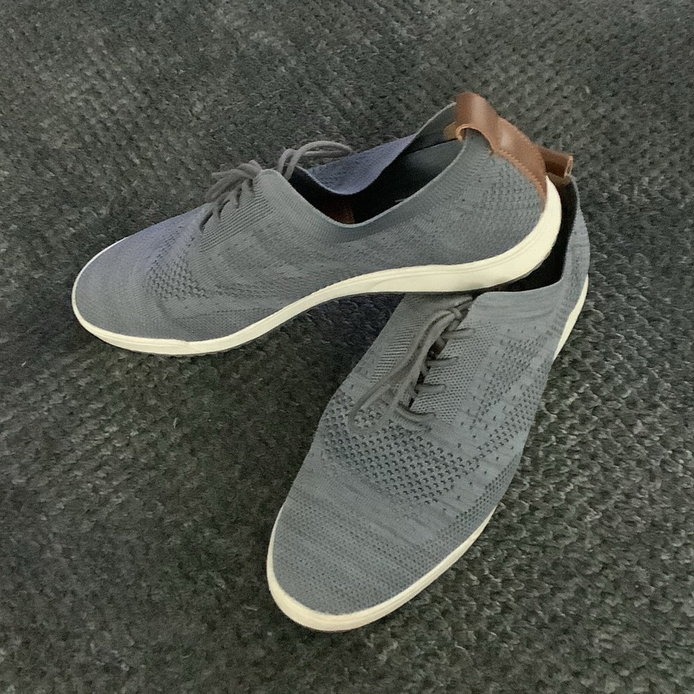 Izod Men's Knit Lace-Up Sneakers in Gray with Brown Heel Tab